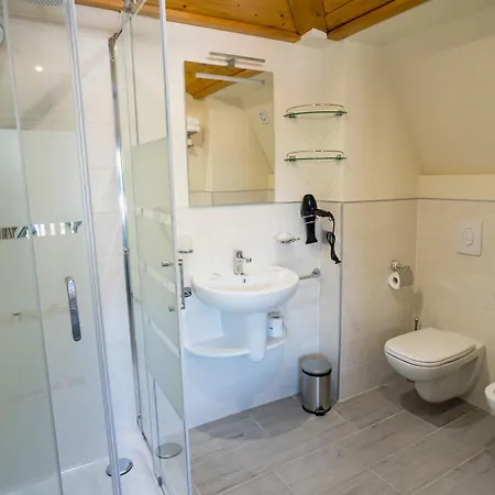 Alojamento de Acomodação e Pequeno-almoço Eli Como