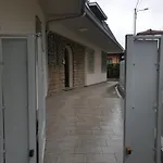 Eli Como